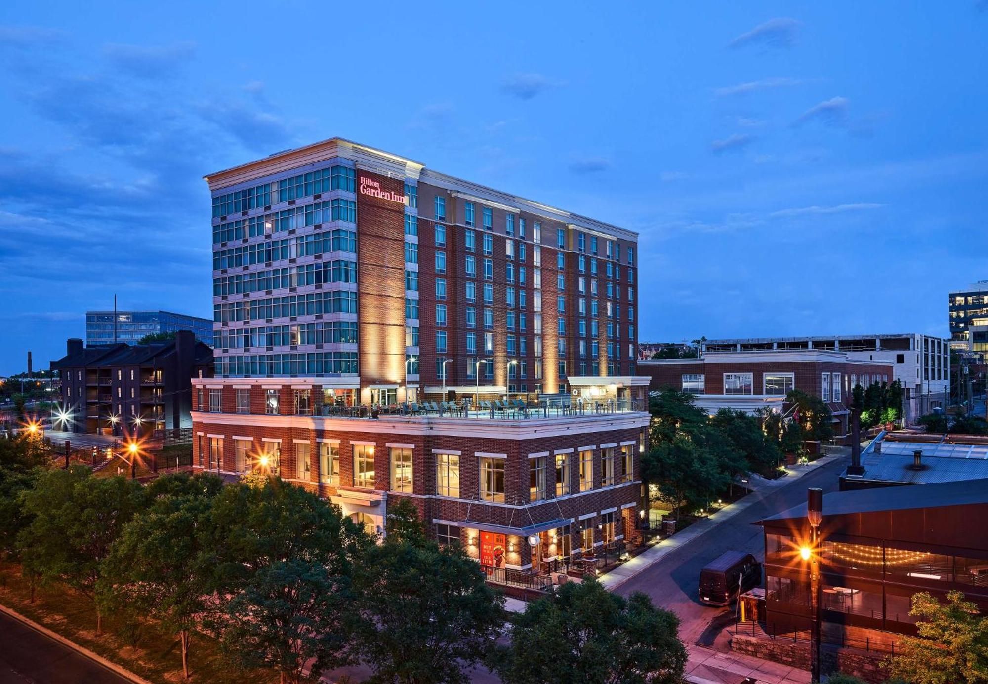 Hilton Garden Inn Nashville Downtown Convention Center Exterior photo
